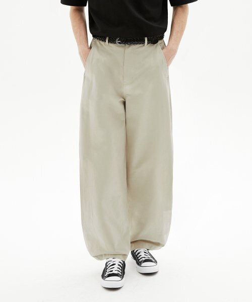 TRILLION(トリリオン)の「サイドタックスナップボタンワイドコットンパンツ (クリーム)(その他パンツ・レディース・その他・X-LARGE/MEDIUM/LARGE)」の2枚目の写真