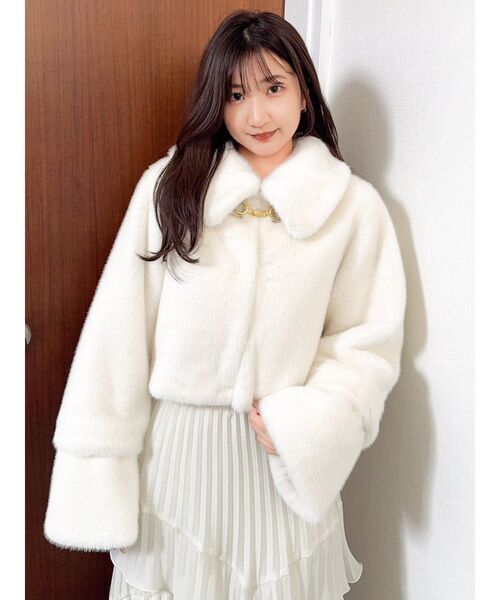 dazzlin(ダズリン)の「ビットショートミンクライクファーコート(その他アウター・レディース・チャコールグレー/オフホワイト・FREE)」の4枚目の写真