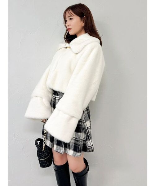 dazzlin(ダズリン)の「ビットショートミンクライクファーコート(その他アウター・レディース・チャコールグレー/オフホワイト・FREE)」の17枚目の写真