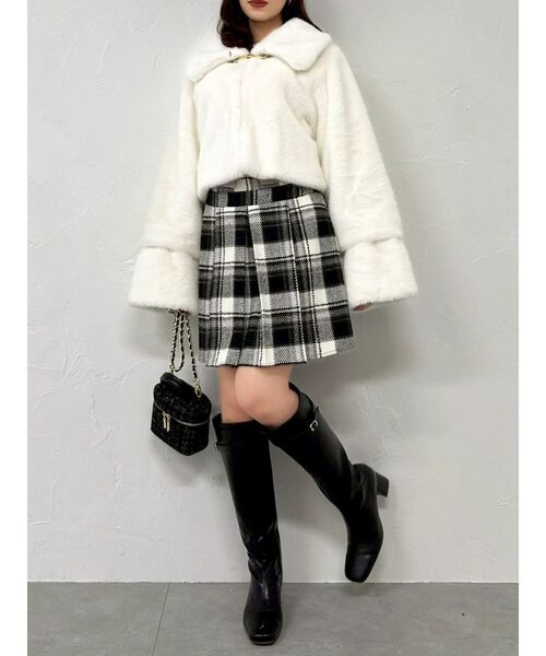 dazzlin(ダズリン)の「ビットショートミンクライクファーコート(その他アウター・レディース・チャコールグレー/オフホワイト・FREE)」の20枚目の写真