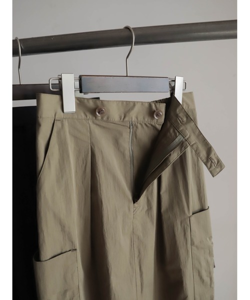 FIL DE FER（フィルデフェール）の「コットンナイロンギャバ　カーゴスカート（スカート・レディース・カーキ/グレー・FREE）」の12枚目の写真