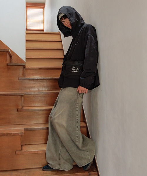 ALAND(エーランド)の「【UNISEX】ALAND×INAPSQUARE/フードジャケット(ナイロンジャケット・レディース・ブラック/ネイビー・LARGE/SMALL)」の8枚目の写真