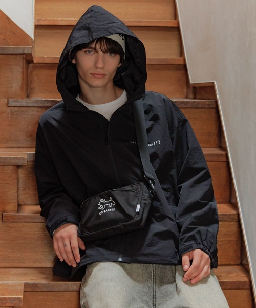 ALAND(エーランド)の「【UNISEX】ALAND×INAPSQUARE/フードジャケット(ナイロンジャケット・レディース・ブラック/ネイビー・LARGE/SMALL)」の9枚目の写真