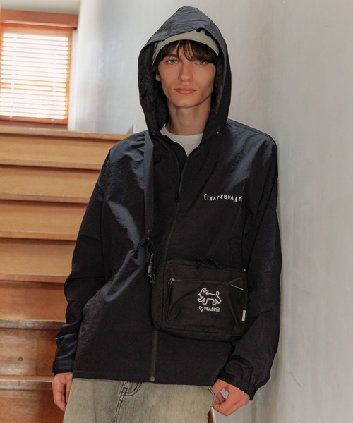 ALAND(エーランド)の「【UNISEX】ALAND×INAPSQUARE/フードジャケット(ナイロンジャケット・レディース・ブラック/ネイビー・LARGE/SMALL)」の10枚目の写真