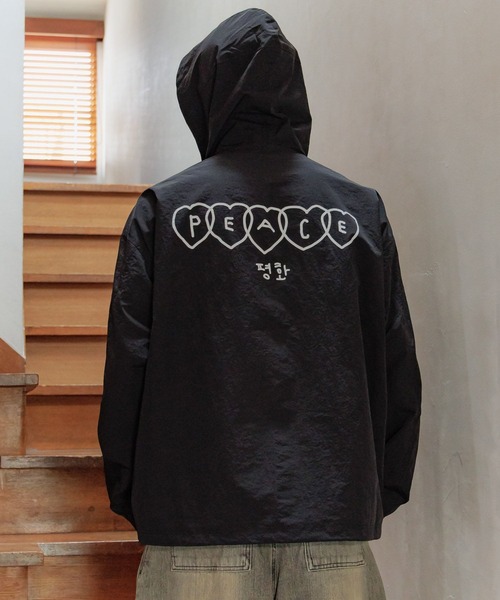 ALAND(エーランド)の「【UNISEX】ALAND×INAPSQUARE/フードジャケット(ナイロンジャケット・レディース・ブラック/ネイビー・LARGE/SMALL)」の11枚目の写真