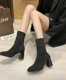 履くだけで足元可愛いソックスブーツ
