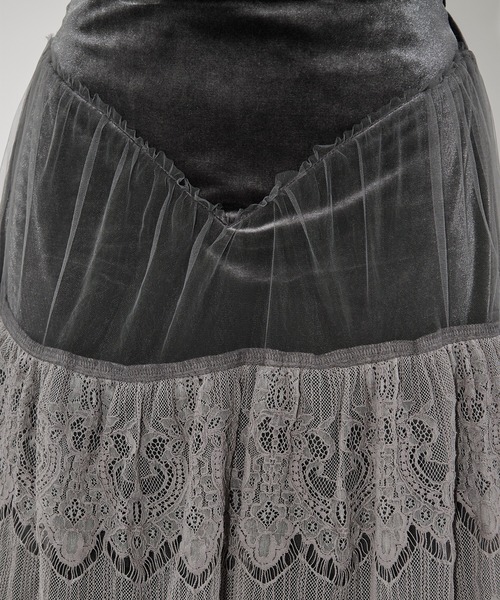 Ezick(エジック)の「lace tiered velour skirt レースベロアスカート(スカート・レディース・ブラック/チャコールグレー・FREE)」の4枚目の写真