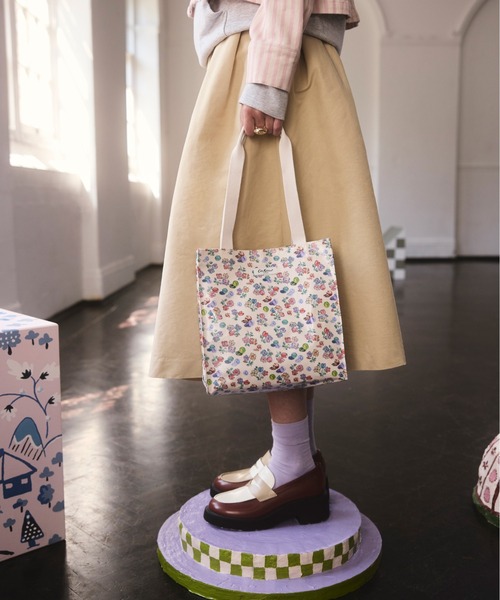 Cath Kidston(キャスキッドソン)の「ミディアム ブックバック Marble Ditsy(トートバッグ・レディース・その他・FREE)」の4枚目の写真