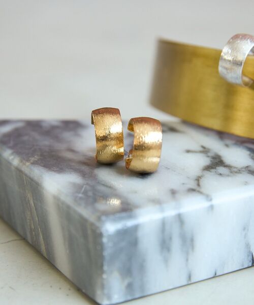 AMERICAN HOLIC(アメリカンホリック)の「ヘアラインフープピアス(ピアス(両耳用)・レディース・シルバー/ゴールド・FREE)」の7枚目の写真