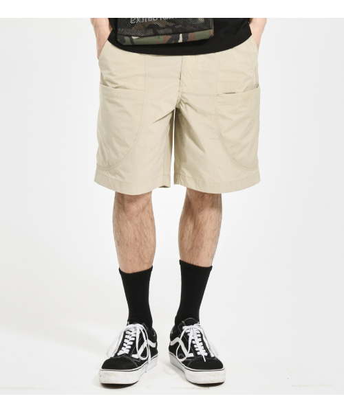 EXTRAORDINARY(エクストラオーディナリー)の「LAYERED POCKET SHORTS BEIGE(その他パンツ・メンズ・その他・MEDIUM/LARGE/X-LARGE)」の1枚目の写真
