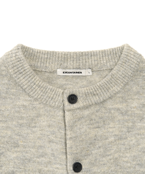 EXCONTAINER(エックスコンテナ)の「ミニマルボタンラウンドネッククロップカーディガン (GREY)(カーディガン/ボレロ・メンズ・その他・MEDIUM/LARGE/X-LARGE)」の9枚目の写真