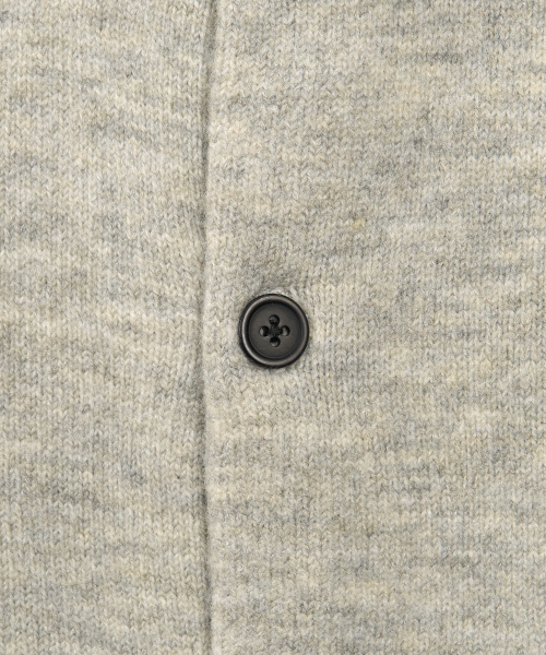 EXCONTAINER(エックスコンテナ)の「ミニマルボタンラウンドネッククロップカーディガン (GREY)(カーディガン/ボレロ・メンズ・その他・MEDIUM/LARGE/X-LARGE)」の2枚目の写真