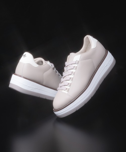 +diana(プラスダイアナ)の「【Premiumline】 レースアップスニーカー(スニーカー・レディース・ホワイト/ブラック/ダークベージュ・23.0cm/22.5cm/25.0cm/24.5cm/24.0cm/23.5cm/22.0cm)」の1枚目の写真