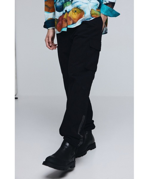 Desigual(デシグアル)の「コントラストステッチ ドローストリング カーゴパンツ(カーゴパンツ・メンズ・ブラック・XS/S/M/L)」の2枚目の写真