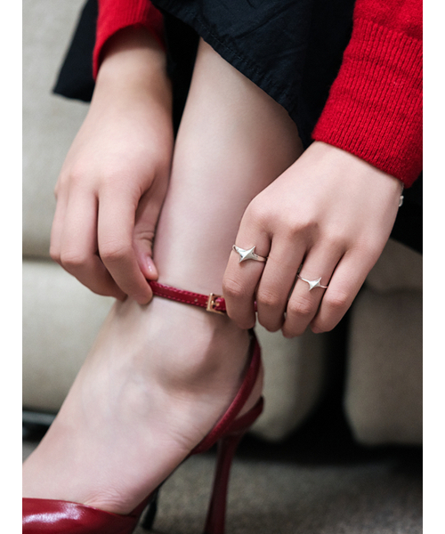 OVERGREY（オーバー グレイ）の「Headlight Ring 1 - Silver（リング・レディース・その他・10号/12号/11号/9号/8号/13号/16号/14号/17号/18号/19号/7号/20号/15号）」の2枚目の写真