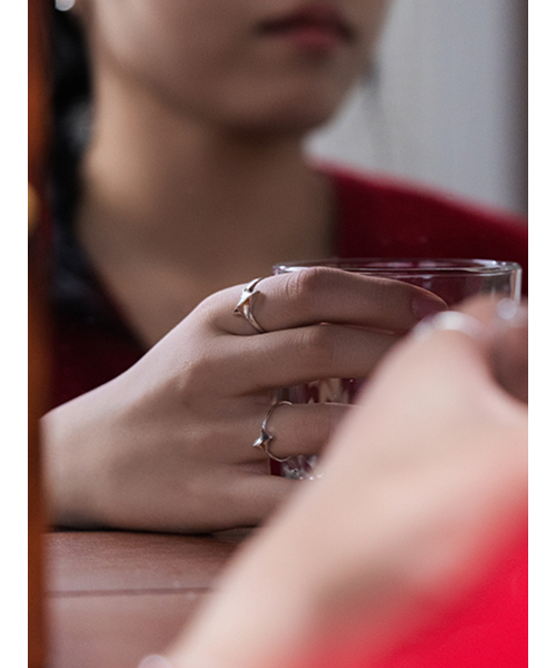 OVERGREY（オーバー グレイ）の「Headlight Ring 1 - Silver（リング・レディース・その他・10号/12号/11号/9号/8号/13号/16号/14号/17号/18号/19号/7号/20号/15号）」の3枚目の写真