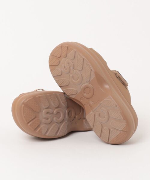crocs(クロックス)の「クロックス ソーホー ツー ストラップ サンダル / crocs Soho Two Strap Sandal(サンダル・レディース・ブラック/ブラウン・25cm/22cm/24cm/27cm/23cm/26cm/21cm)」の4枚目の写真