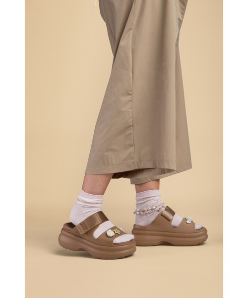 crocs(クロックス)の「クロックス ソーホー ツー ストラップ サンダル / crocs Soho Two Strap Sandal(サンダル・レディース・ブラック/ブラウン・25cm/22cm/24cm/27cm/23cm/26cm/21cm)」の11枚目の写真