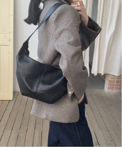 FREE STYLISTS(フリー スタイリスト)の「Y2K ハーフムーンクロスボディバッグ 大容量バッグ ショルダーバッグ&斜め掛けバッグ デイリー&通勤用(ショルダーバッグ・レディース・ブラック・FREE)」の6枚目の写真