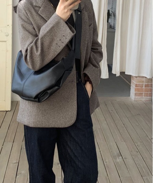 FREE STYLISTS(フリー スタイリスト)の「Y2K ハーフムーンクロスボディバッグ 大容量バッグ ショルダーバッグ&斜め掛けバッグ デイリー&通勤用(ショルダーバッグ・レディース・ブラック・FREE)」の9枚目の写真