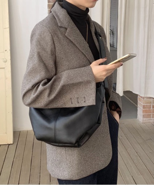 FREE STYLISTS(フリー スタイリスト)の「Y2K ハーフムーンクロスボディバッグ 大容量バッグ ショルダーバッグ&斜め掛けバッグ デイリー&通勤用(ショルダーバッグ・レディース・ブラック・FREE)」の8枚目の写真
