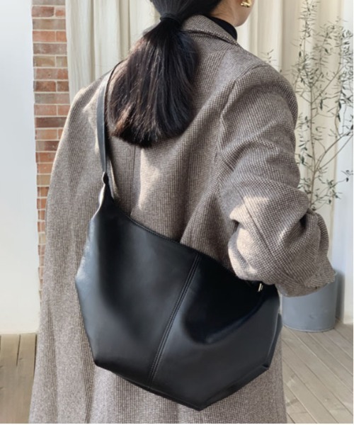 FREE STYLISTS(フリー スタイリスト)の「Y2K ハーフムーンクロスボディバッグ 大容量バッグ ショルダーバッグ&斜め掛けバッグ デイリー&通勤用(ショルダーバッグ・レディース・ブラック・FREE)」の13枚目の写真