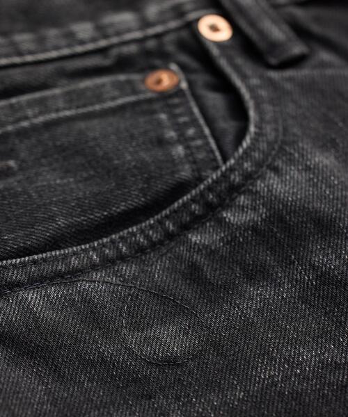 RRL（ダブル アール エル）の「スリム ブーツ ディストレスト セルビッジ ジーンズ（デニムパンツ・メンズ・ブラック系1・28/30/30/30/31/30/31/32/32/30/32/32/33/32/34/32/36/32）」の4枚目の写真