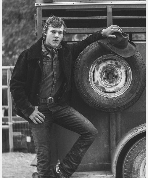 RRL（ダブル アール エル）の「スリム ブーツ ディストレスト セルビッジ ジーンズ（デニムパンツ・メンズ・ブラック系1・28/30/30/30/31/30/31/32/32/30/32/32/33/32/34/32/36/32）」の7枚目の写真