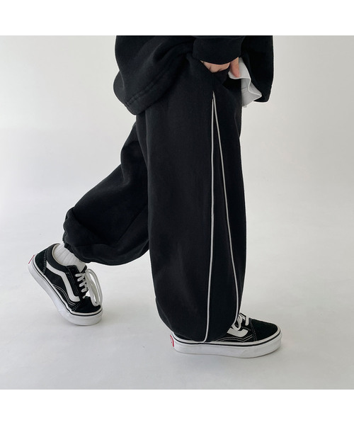 BERRYCLOSET（ベリークローゼット）の「[起毛] フラッシュパイピングジョガーパンツ（スウェットパンツ・レディース・チャコールグレー/ブラック・11号/13号/17号/19号/7号/15号/09号）」の2枚目の写真