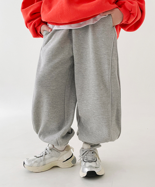 BERRYCLOSET（ベリークローゼット）の「[起毛] フラッシュパイピングジョガーパンツ（スウェットパンツ・レディース・チャコールグレー/ブラック・11号/13号/17号/19号/7号/15号/09号）」の4枚目の写真