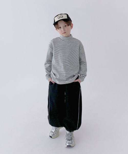 BERRYCLOSET（ベリークローゼット）の「[起毛] フラッシュパイピングジョガーパンツ（スウェットパンツ・レディース・チャコールグレー/ブラック・11号/13号/17号/19号/7号/15号/09号）」の8枚目の写真