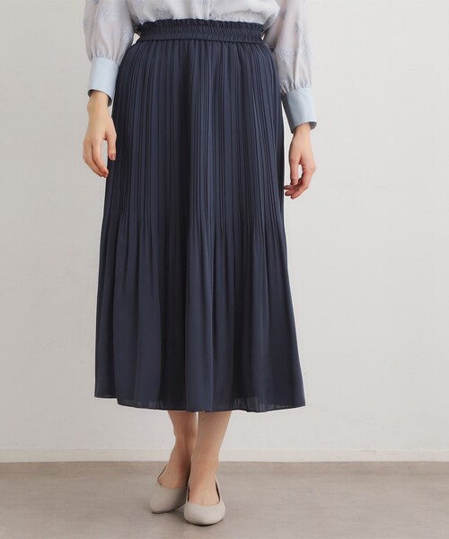 LAURA ASHLEY（ローラアシュレイ）の「【定番人気！洗える／ウエストゴム仕様】ソフトサテンプリーツスカート（スカート・レディース・ピンク系/ネイビー/ゴールド・38/40）」の2枚目の写真