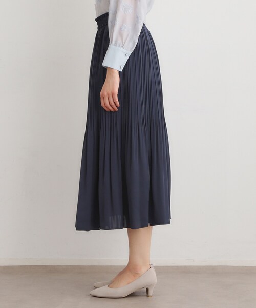 LAURA ASHLEY（ローラアシュレイ）の「【定番人気！洗える／ウエストゴム仕様】ソフトサテンプリーツスカート（スカート・レディース・ピンク系/ネイビー/ゴールド・38/40）」の20枚目の写真
