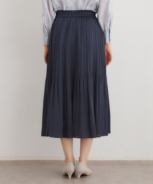 LAURA ASHLEY（ローラアシュレイ）の「【定番人気！洗える／ウエストゴム仕様】ソフトサテンプリーツスカート（スカート・レディース・ピンク系/ネイビー/ゴールド・38/40）」の21枚目の写真
