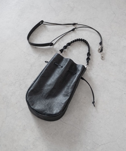 Senti(センティ)の「Dyneema Leather MEDICINE BAG L+HAND STRAP / ダイニーマレザー メディスンバッグ L+ハンドストラップ(ショルダーバッグ・メンズ・ブラック系その他/ブラック・FREE)」の5枚目の写真