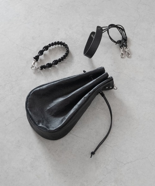 Senti(センティ)の「Dyneema Leather MEDICINE BAG L+HAND STRAP / ダイニーマレザー メディスンバッグ L+ハンドストラップ(ショルダーバッグ・メンズ・ブラック系その他/ブラック・FREE)」の6枚目の写真