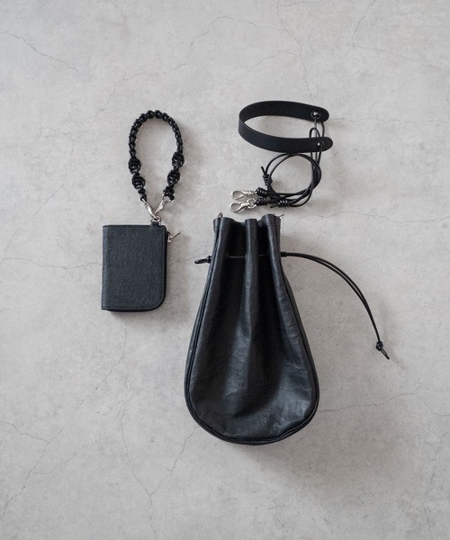 Senti(センティ)の「Dyneema Leather MEDICINE BAG L+HAND STRAP / ダイニーマレザー メディスンバッグ L+ハンドストラップ(ショルダーバッグ・メンズ・ブラック系その他/ブラック・FREE)」の4枚目の写真
