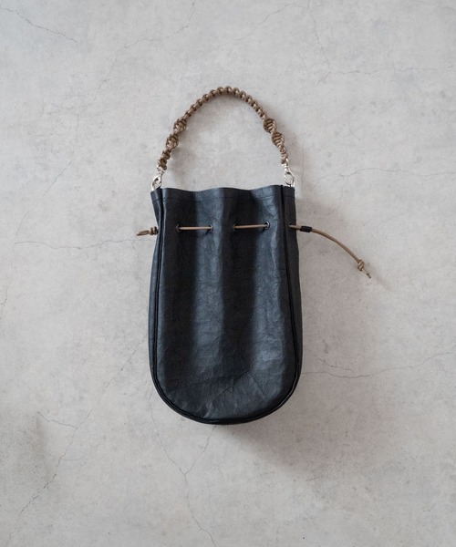 Senti(センティ)の「Dyneema Leather MEDICINE BAG L+HAND STRAP / ダイニーマレザー メディスンバッグ L+ハンドストラップ(ショルダーバッグ・メンズ・ブラック系その他/ブラック・FREE)」の9枚目の写真