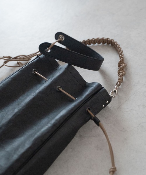 Senti(センティ)の「Dyneema Leather MEDICINE BAG L+HAND STRAP / ダイニーマレザー メディスンバッグ L+ハンドストラップ(ショルダーバッグ・メンズ・ブラック系その他/ブラック・FREE)」の13枚目の写真