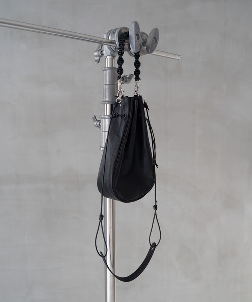 Senti(センティ)の「Dyneema Leather MEDICINE BAG L+HAND STRAP / ダイニーマレザー メディスンバッグ L+ハンドストラップ(ショルダーバッグ・メンズ・ブラック系その他/ブラック・FREE)」の15枚目の写真