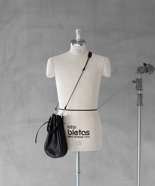 Senti(センティ)の「Dyneema Leather MEDICINE BAG L+HAND STRAP / ダイニーマレザー メディスンバッグ L+ハンドストラップ(ショルダーバッグ・メンズ・ブラック系その他/ブラック・FREE)」の16枚目の写真