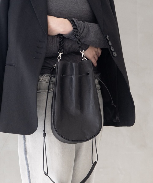 Senti(センティ)の「Dyneema Leather MEDICINE BAG L+HAND STRAP / ダイニーマレザー メディスンバッグ L+ハンドストラップ(ショルダーバッグ・メンズ・ブラック系その他/ブラック・FREE)」の20枚目の写真