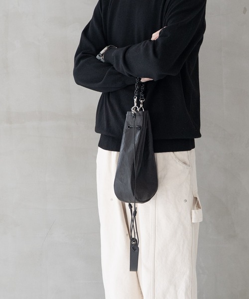 Senti(センティ)の「Dyneema Leather MEDICINE BAG L+HAND STRAP / ダイニーマレザー メディスンバッグ L+ハンドストラップ(ショルダーバッグ・メンズ・ブラック系その他/ブラック・FREE)」の22枚目の写真