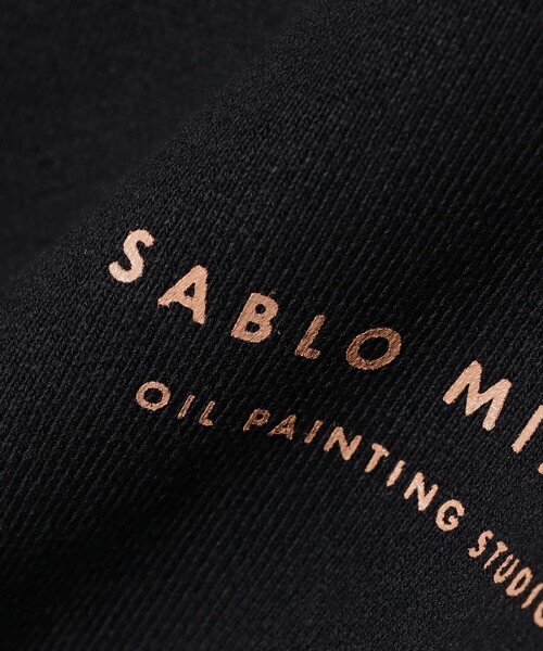 BEAMS T（ビームスティー）の「Sablo Mikawa / Crewneck Sweatshirt（スウェット・メンズ・ブラック・SMALL/MEDIUM/LARGE/X-LARGE）」の6枚目の写真