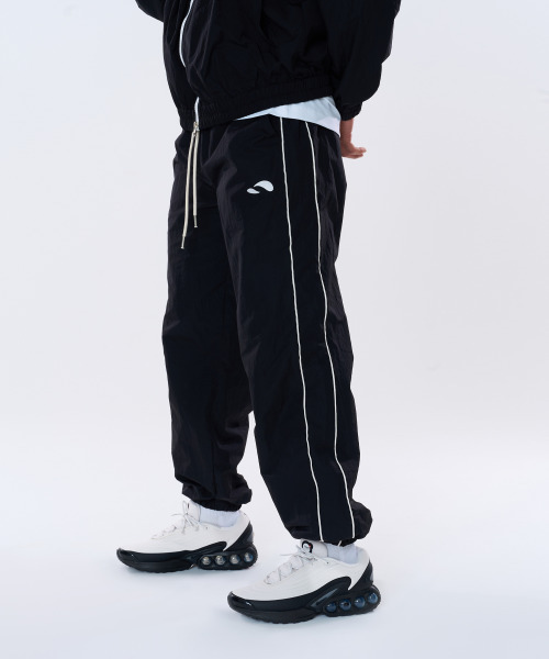 TURTLEBACK(タートルバック)の「クラシックナイロントラックパンツ(ブラック)(スウェットパンツ・メンズ・その他・X-LARGE/LARGE)」の1枚目の写真