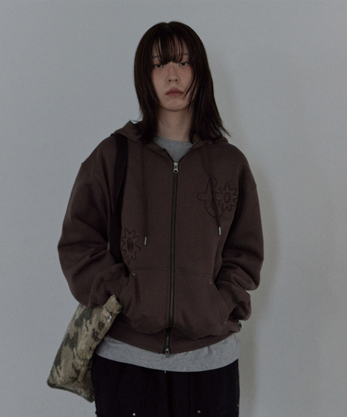 TONY LAWRENCE(トニーローレンス)の「アプリケフードジップアップブラウン(パーカー・レディース・その他・SMALL/MEDIUM/LARGE)」の1枚目の写真