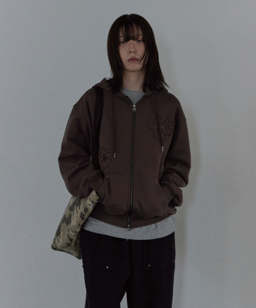 TONY LAWRENCE(トニーローレンス)の「アプリケフードジップアップブラウン(パーカー・レディース・その他・SMALL/MEDIUM/LARGE)」の4枚目の写真