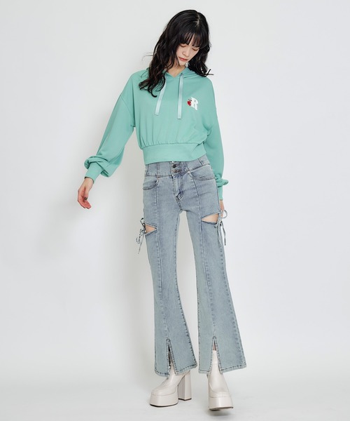 REDYAZEL（レディアゼル）の「カットアウトリボンストレッチデニム（デニムパンツ・レディース・ダークブルー/ライトグレー/ブルー・SMALL/MEDIUM）」の4枚目の写真