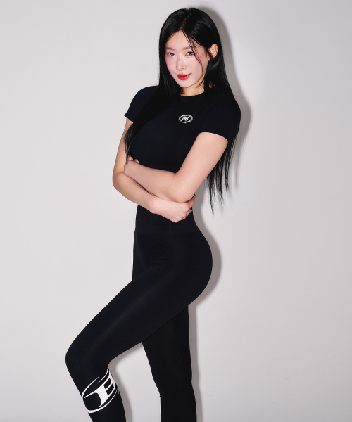 BORN TO WIN（ボーントゥウィン）の「W QUICK DRY EMBLEM SEMI CROP T-SHIRTS [BLACK]（Tシャツ/カットソー・レディース・その他・1/2）」の8枚目の写真