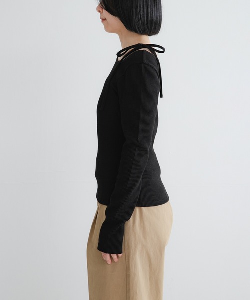 URBAN RESEARCH（アーバンリサーチ）の「カットアウトリボントップス（Tシャツ/カットソー・レディース・ブラック/ブルー系その他/グレー・FREE）」の6枚目の写真